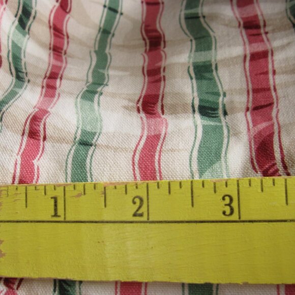 P Kaufmann Fabric Red Green Cream Wavy Ribbon Stripe 5+ Yards CHRISTMAS PROJECTS - Picture 5 of 5
